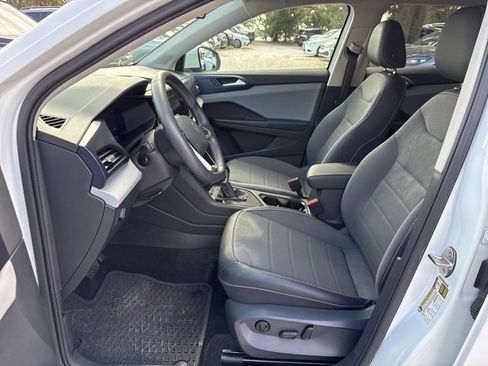 Used 2022 Volkswagen Taos SE image 5