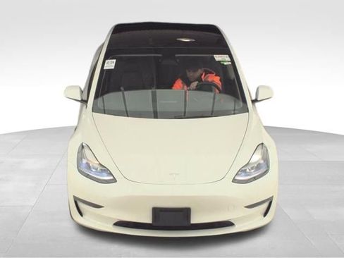 Used 2023 Tesla Model 3 Standard Range image 2
