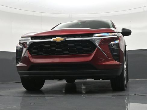 Used 2024 Chevrolet Trax LS FWD image 30