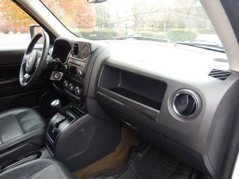 Used 2016 Jeep Patriot High Altitude image 18