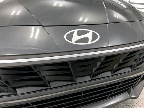 Certified 2024 Hyundai Elantra SE FWD image 29