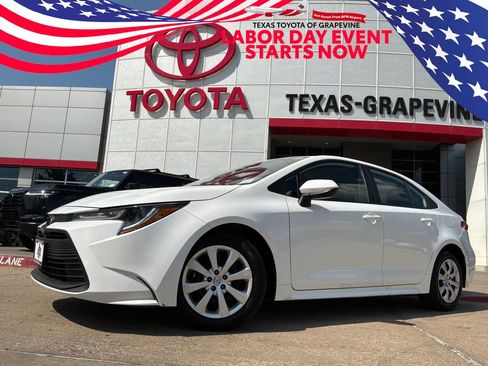 Used 2025 Toyota Corolla LE FWD image 1