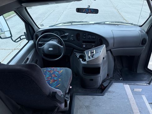 Used 2003 Ford E-350 and Econoline 350 Super Duty image 12