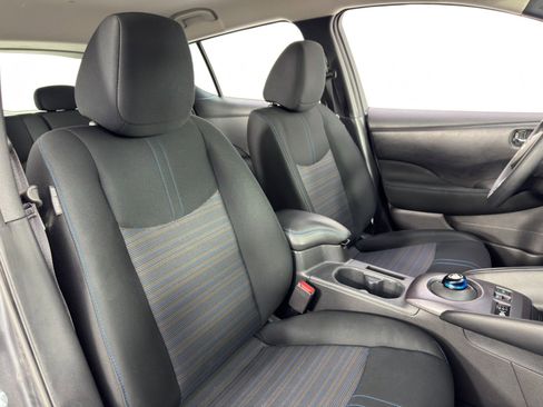 Used 2025 Nissan Leaf S image 30