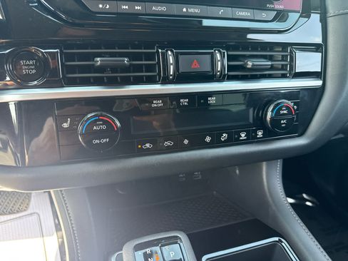 Used 2025 Nissan Pathfinder SV AWD/4WD image 21