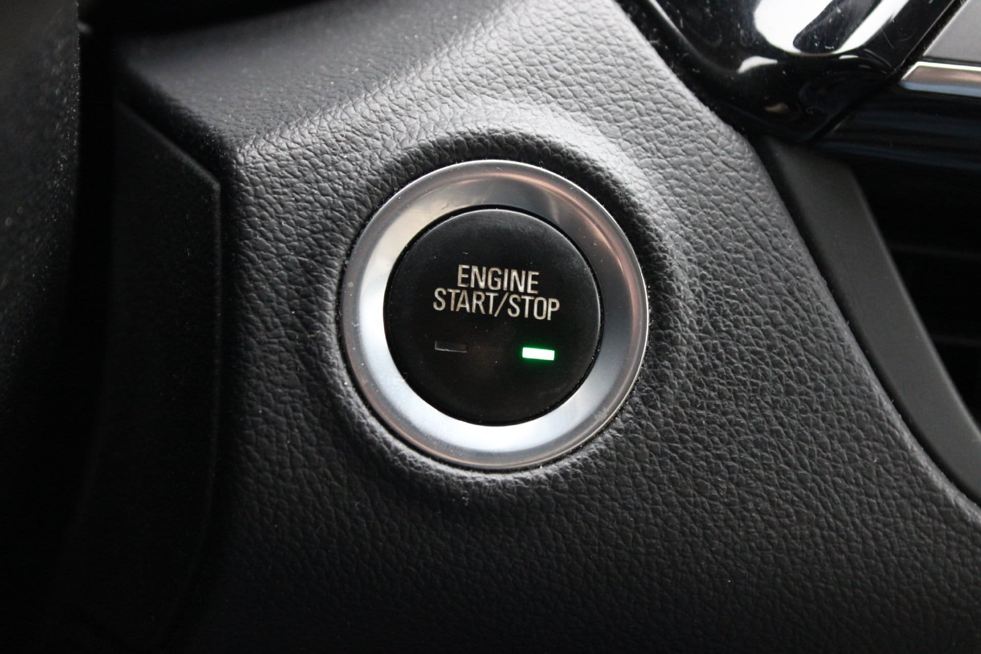 Used 2018 Buick Envision Essence FWD image 36