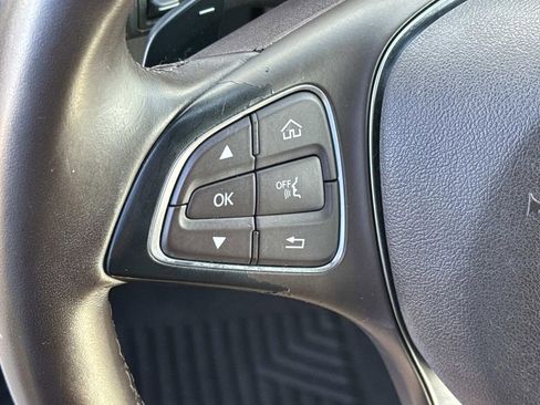 Used 2018 Mercedes-Benz GLC 300 w/ Premium Package image 24