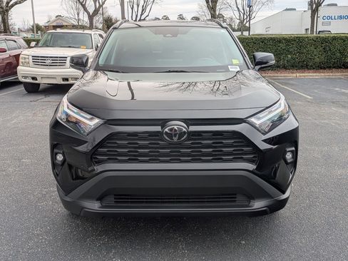 Used 2023 Toyota RAV4 XLE Premium image 3