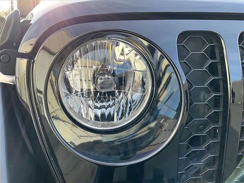 Used 2023 Jeep Gladiator Sport image 31