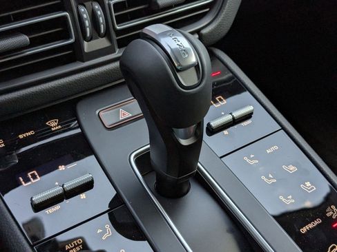 Certified 2026 Porsche Macan AWD/4WD image 20