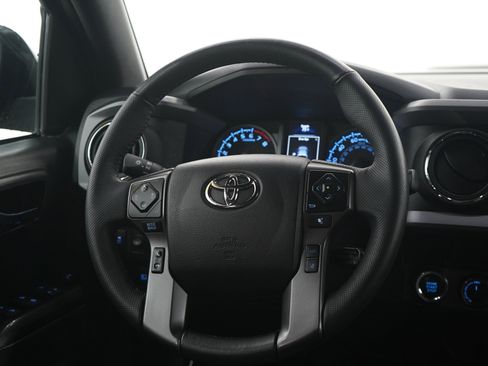 Used 2022 Toyota Tacoma TRD Sport AWD/4WD image 15