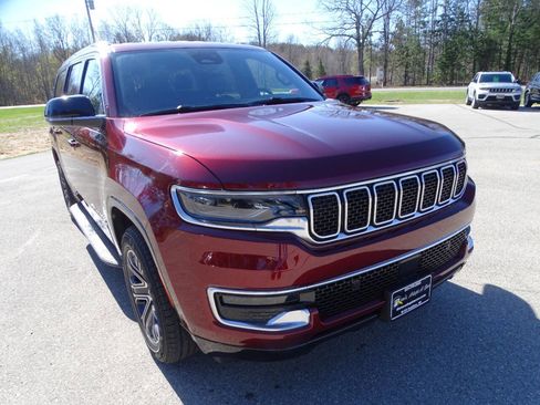 Used 2024 Jeep Wagoneer L 4WD Series II w/ Flexible Seating Group image 5