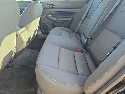 Used 2024 Nissan Altima 2.5 SV FWD image 13