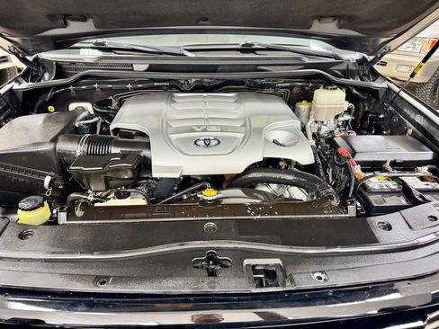 Used 2014 Toyota Land Cruiser image 32