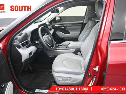 Used 2023 Toyota Highlander Limited AWD/4WD image 9