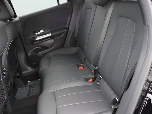 Used 2025 Mercedes-Benz GLA 250 4MATIC image 41