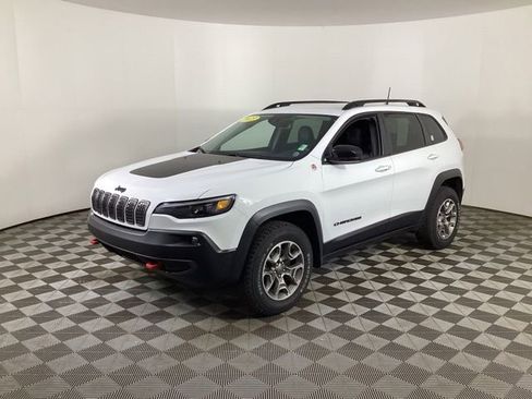 Used 2023 Jeep Cherokee Trailhawk image 3