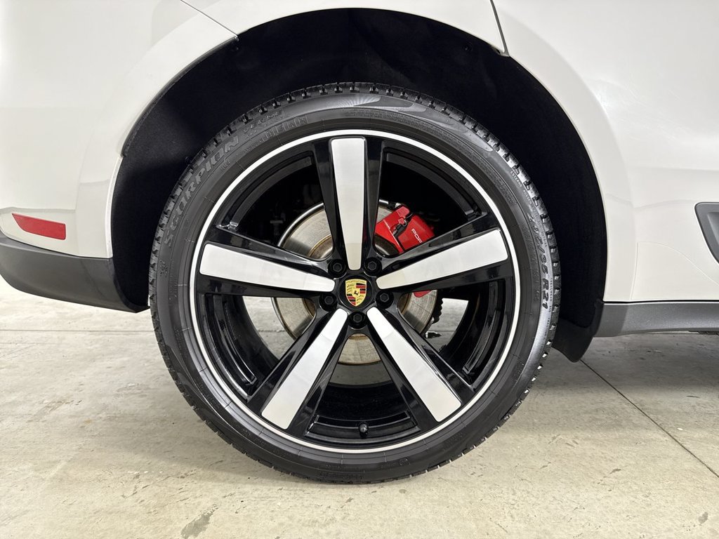 Certified 2025 Porsche Macan S AWD/4WD image 16