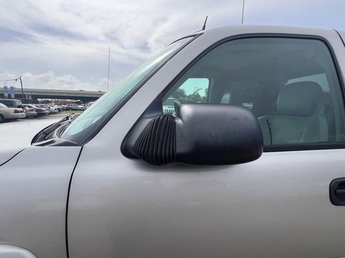 Used 2004 GMC Sierra 2500 SLT w/ Skid Plate Package image 24