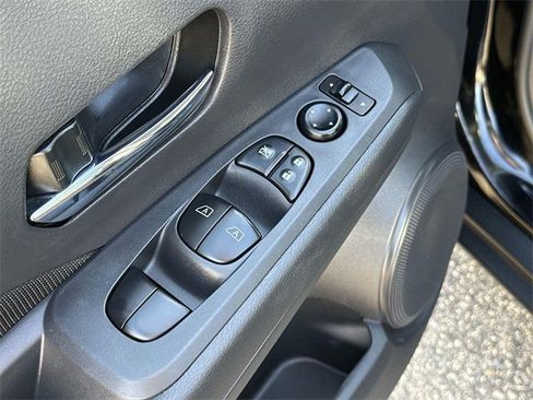 Used 2021 Nissan Kicks SV image 21