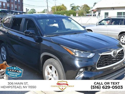 Used 2025 Toyota Highlander LE FWD image 4