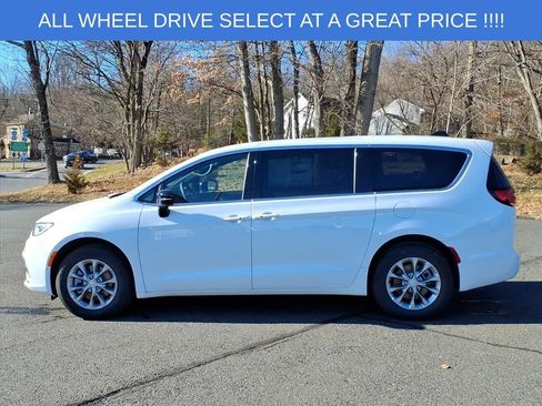 New 2026 Chrysler Pacifica Select image 4