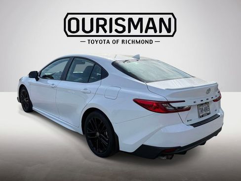 Used 2025 Toyota Camry SE w/ Convenience Package image 5