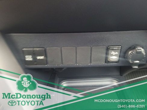 Used 2017 Toyota RAV4 XLE image 32