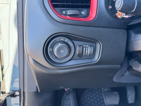 Used 2016 Jeep Renegade Trailhawk image 16