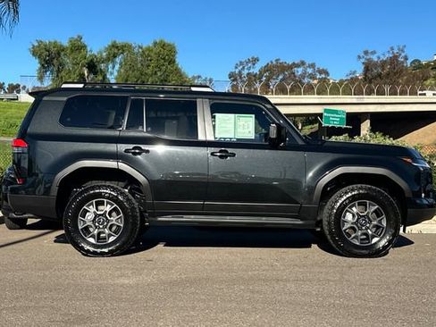 Used 2025 Lexus GX 550 image 4