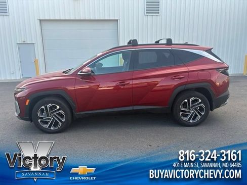 Used 2025 Hyundai Tucson Limited AWD/4WD image 1