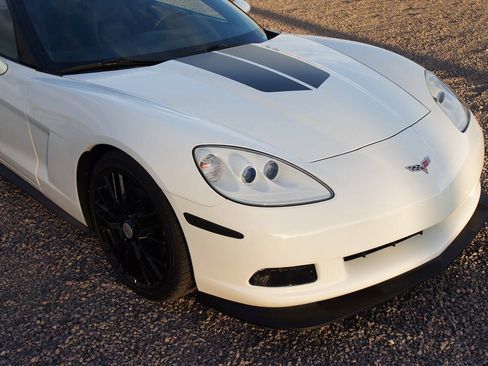 Used 2011 Chevrolet Corvette Coupe w/ 1LT RWD image 7