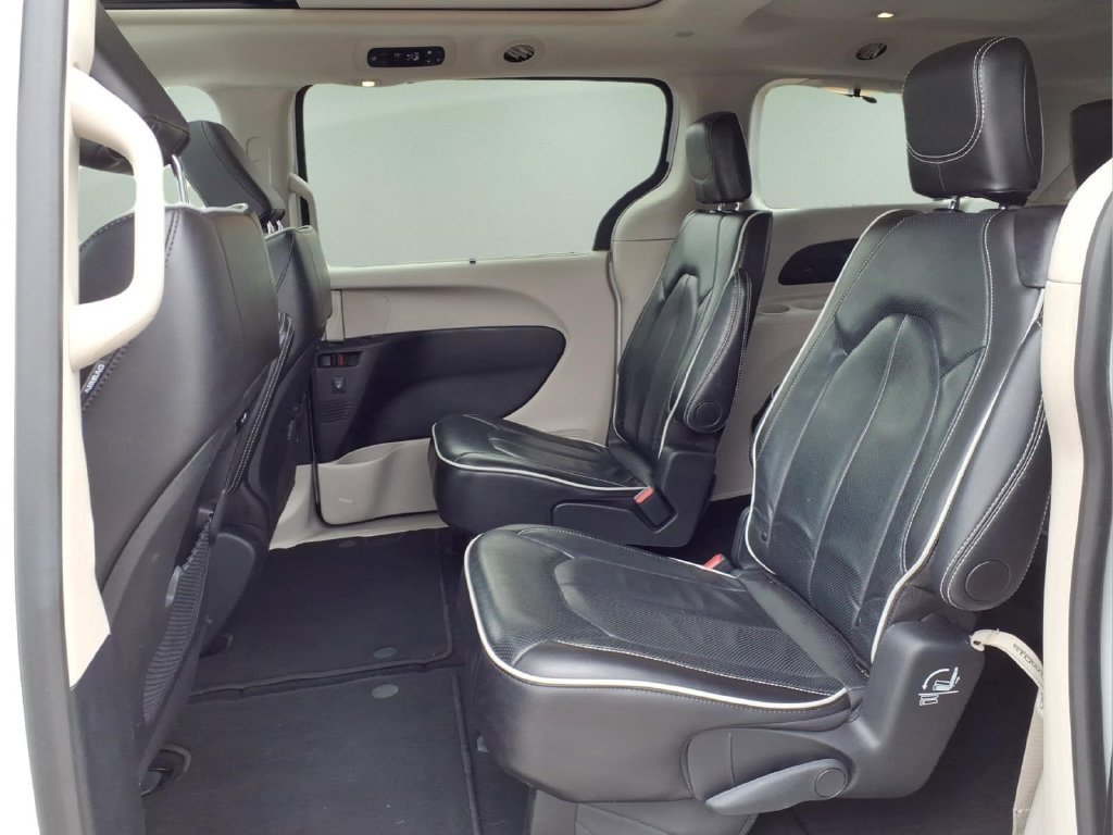 Used 2024 Chrysler Pacifica Limited FWD image 19
