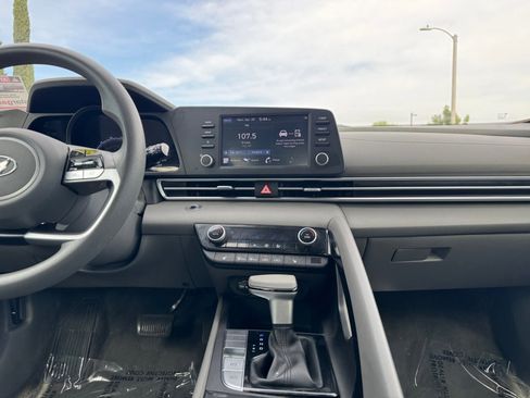 Used 2023 Hyundai Elantra Blue FWD image 15