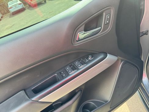 Used 2022 Chevrolet Colorado LT image 11