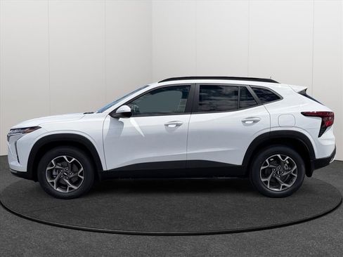 New 2026 Chevrolet Trax LT w/ Driver Confidence Package FWD image 2