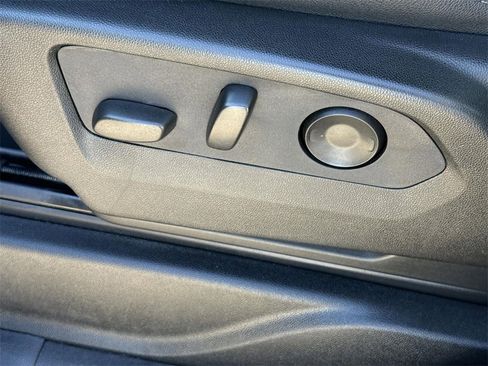 Used 2024 Chevrolet Suburban LT image 34