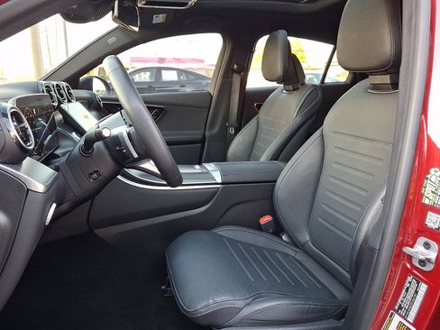 Used 2024 Mercedes-Benz GLC 300 4MATIC image 13