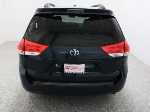 Used 2011 Toyota Sienna LE image 8