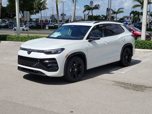 New 2026 Volkswagen Tiguan SE R-Line FWD image 3