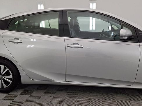 Used 2018 Toyota Prius Prime Advanced image 5