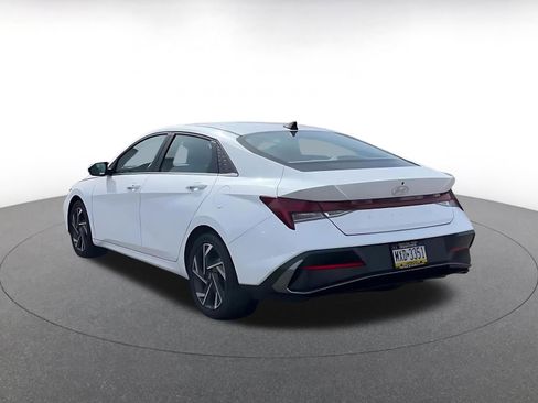 Used 2025 Hyundai Elantra SEL image 11