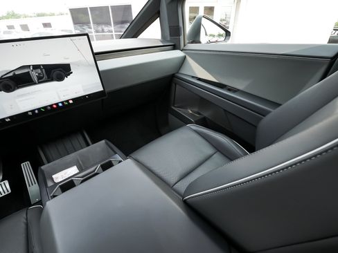 Used 2024 Tesla Cybertruck AWD Crew Cab image 47