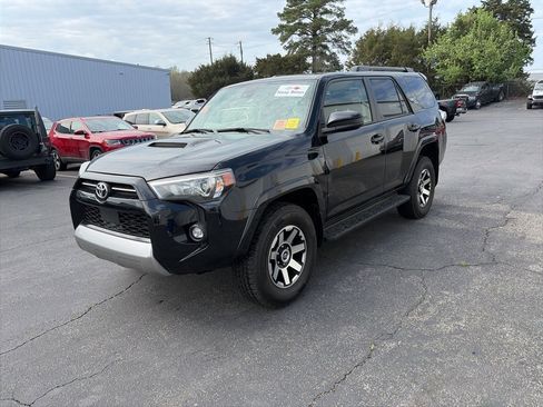 Used 2022 Toyota 4Runner TRD Off-Road image 3