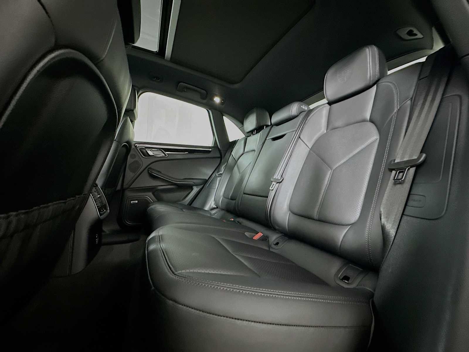 Certified 2026 Porsche Macan AWD/4WD image 23