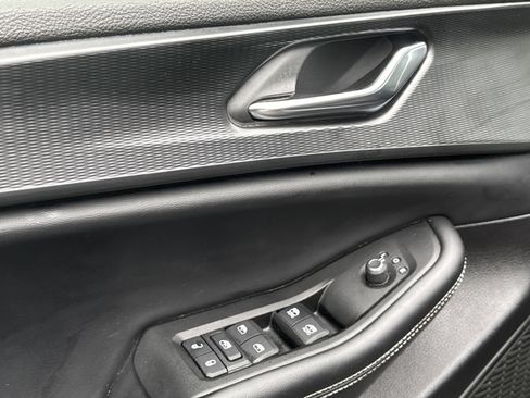 Used 2024 Jeep Grand Cherokee Laredo X image 14