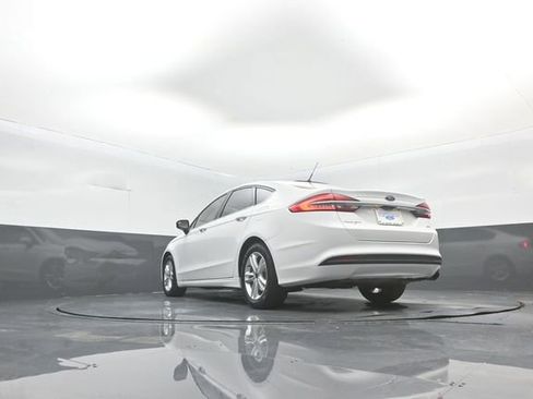 Certified 2018 Ford Fusion SE FWD image 35