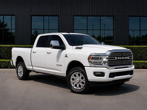 Used 2024 RAM 2500 Laramie AWD/4WD image 9