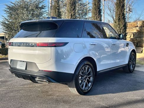 Used 2026 Land Rover Range Rover Sport SE image 5