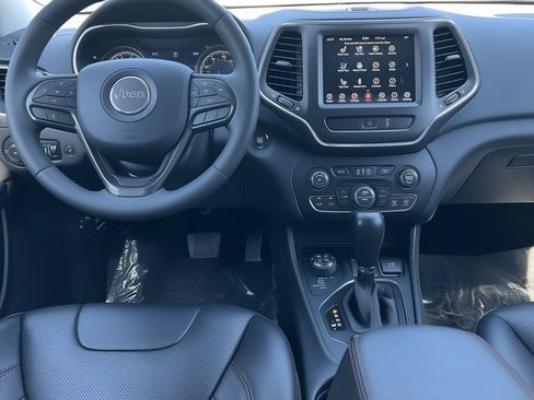 Used 2022 Jeep Cherokee Trailhawk w/ Premium Leather Package AWD/4WD image 5
